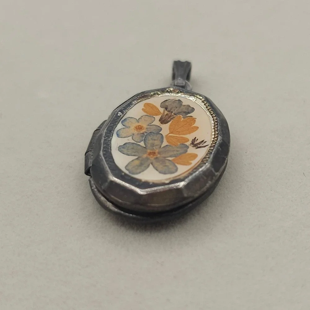 Vintage Floral Locket Pendant Silver Tone Oval Keepsake Charm